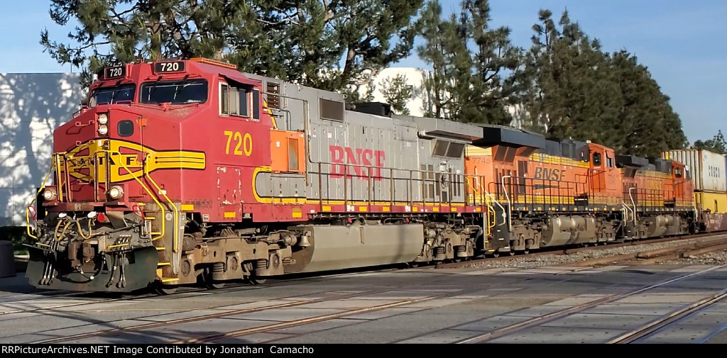 BNSF 720 Santa Fe All the Way 